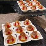 カフェ トスティーナ - いちごのシュークリーム