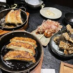 Kuimonoya Wan - ジャンボ餃子、揚げたこ焼き、海苔なんとか　などなと。ほか何食べたかも曖昧になりました(^^)