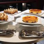 カフェ トスティーナ - ベイクドチーズケーキ、ショコラキャラメル