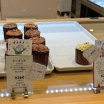 立町カヌレ+ - ショーケース