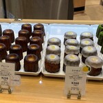 立町カヌレ+ - ショーケース