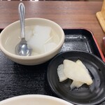 海の宴 - 香の物と杏仁豆腐