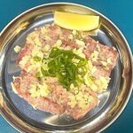 Taishuu Yakiniku Sakaba Maun - にんにくネギ塩タン☆