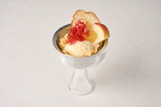 Glace Letoile - 蒜山ジャージー牛乳と国産マスカルポーネを使用した濃厚なアイスクリームに旬のフルーツを合わせております。