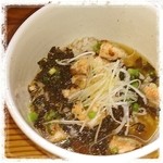 まるめん堂 - 『秋鮭潮麺』のスープをかけて頂きました