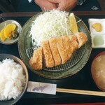 自家製うどん 吉草 - 料理写真:ロースカツの大きさ！