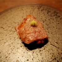 くずし鉄板 あばぐら 神田店 - 馬糞うにと福島牛のうに巻き