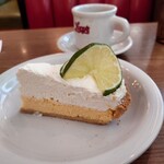 Lucy's Bakery & Kitchen - キーライムパイ
