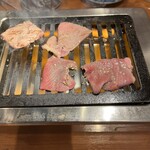 焼肉ホルモン大衆酒場 真 肉焼屋 - 