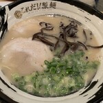 これだ！！製麺総本家 博多とんこつラーメン - 白の豚骨ラーメン