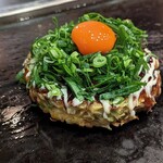 Okonomiyaki Monja Teppanyaki Satton - 月見ネギすじ玉