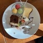 TWELVE GARDENS BAR&GRILL - 