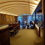 鍵善良房 - 物販の奥がこのような喫茶室の様子