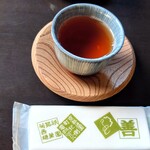 鍵善良房 四条本店 - お茶とおしぼり
