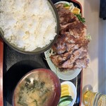 手打風ラーメン 洋定食 ボリューム - 