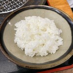 とんかつ 栄ちゃん - ぴかぴかご飯。今日も最高な炊き上がり。