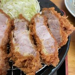 とんかつ 栄ちゃん - ライトサイド。脂身を噛み締める。もっと脂身食べたくなっちゃう。