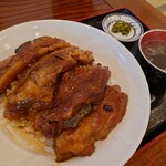 菜華楼 - 豚軟骨丼（920円）