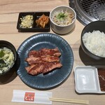 Kokusangyuu Yakiniku Kuidon - 