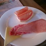 ブラッスリー・バーゼル - ハム、さらみ、チーズ、グレープフルーツ