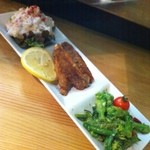 カフェ＆ビア　あるかアるか - 安定のタパス三種盛り！
      菜の花、予想外にガーリック！