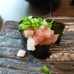 市場ずし駅前 - 海鮮ユッケ　¥140