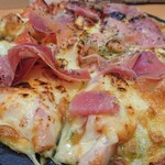 ユニークベリー - おつまみピザ ジェノベーゼ