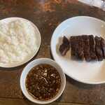 ピーピングトム - 250グラムのステーキ、ライス中