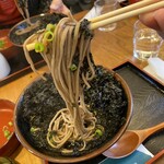 おくに茶や - 磯のりそばのそばを持ち上げた