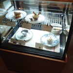 喫茶 tameiki - 日曜日12時過ぎのショーケース✨土日の午後には完売必至です。