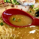 Menya Irotoya - 魚味の濃厚なスープです♪スパイス辛さもいい感じです。
