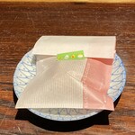 Yakitori Moe Esu - 手羽の唐揚げ
      紙袋に入れて出すのが楽しい演出！
      揚げたての熱さをそのままいただけるスタイルが、何気に良いのですd(^_^o)