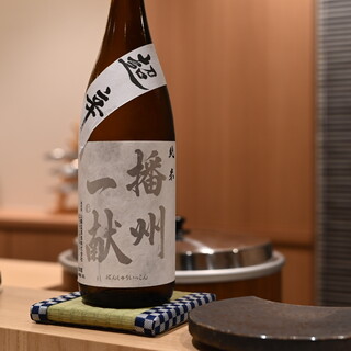 We offer carefully selected sake that has been sampled by the owner himself. Limited edition sake also available