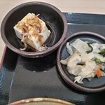 ゆで太郎 もつ次郎 - 豆腐と漬物