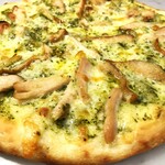 ナポリピザ松山 - チキンバジル　小＝1350円　大＝1750円