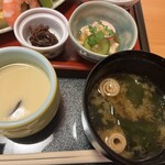 小文字 久芽乃 - ちりめんじゃこの佃煮・茶碗蒸し・みそ汁