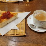南珈琲店 - カフェオーレ350円にジャムトースト無料