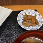 Warayaki To Nabe Yui - 小鉢は味の染みたキンピラごぼう。