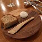 Maisonsaka - パンとバター