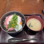 Nokkeya - メガねぎとろ温泉卵丼1,540円