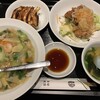 Chuugokuryouri Daikou - 本日のランチ…中華丼、餃子、唐揚げ、スープ。