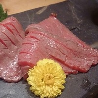 吟味屋 天満店 - 牛のお刺身 美味しいーー！