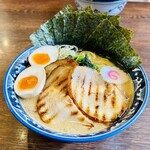 麺屋　武士道 - 濃厚豚骨ラーメン特製醤油