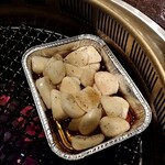 焼肉 スタミナ苑 - にんにくホイル焼き