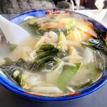 Arashi - 嵐ラーメン(塩味 海鮮・野菜入り) 850円
                      
                      相変わらず 熱々で登場！
                      ガツンと塩み、わかめの香りが強い！
                      具材たっぷりで、満腹になりますが、
                      野菜＆海鮮なのでゼロカロリー！？