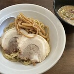 Kai To Ushi No Chuukasoba Umi Tora - 濃厚豚骨煮干しつけ麺1000円