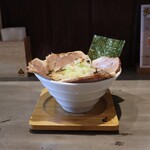 細麺屋　くわとろ - 黒マー油豚骨ラーメン チャーシュー多め