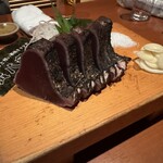 寅八商店 心斎橋店 - 塩カツオ叩き　ワサビ、塩、ニンニク