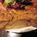 オカモト - 玉葱のキッシュ。このお店のキッシュは厚揚げっぽいです。お味はクリーミーで甘～い玉葱の風味がよくわかって、ちょっとはまりそう・・・