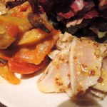 オカモト - ラタトゥイユ、塩漬け若鶏のリソレ。
      ラタトゥイユには夏野菜がいっぱい入ってるよ。